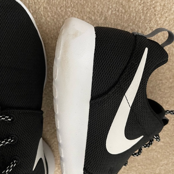 NIKE running/walking shoes size 7.5 - Picture 4 of 5